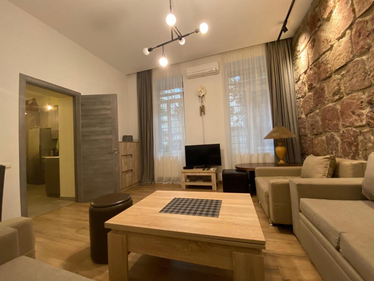 Nice Loft On Uznadze Street Тбілісі Екстер'єр фото