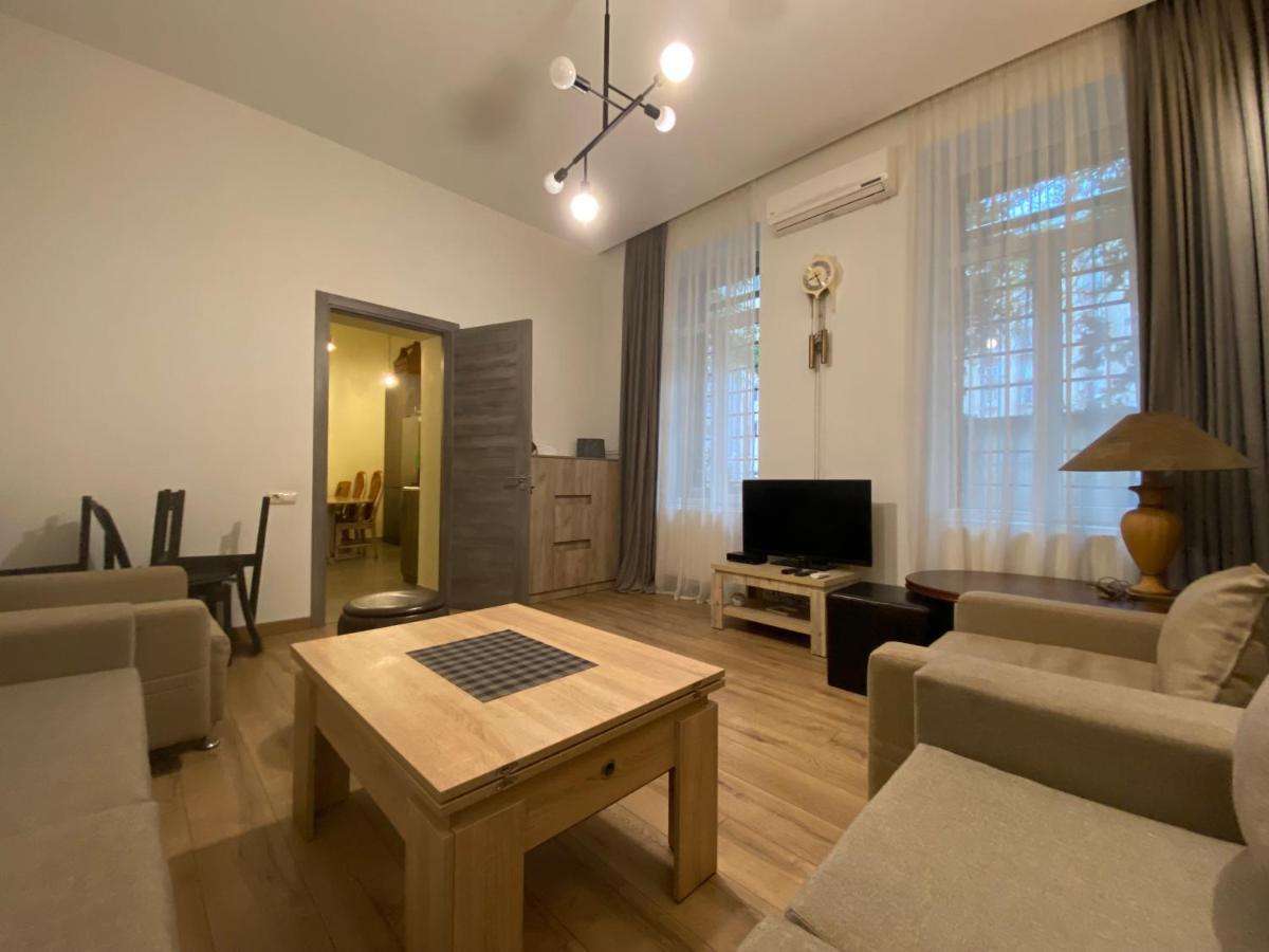 Nice Loft On Uznadze Street Тбілісі Екстер'єр фото